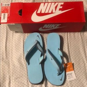 NWT Nike flip flops